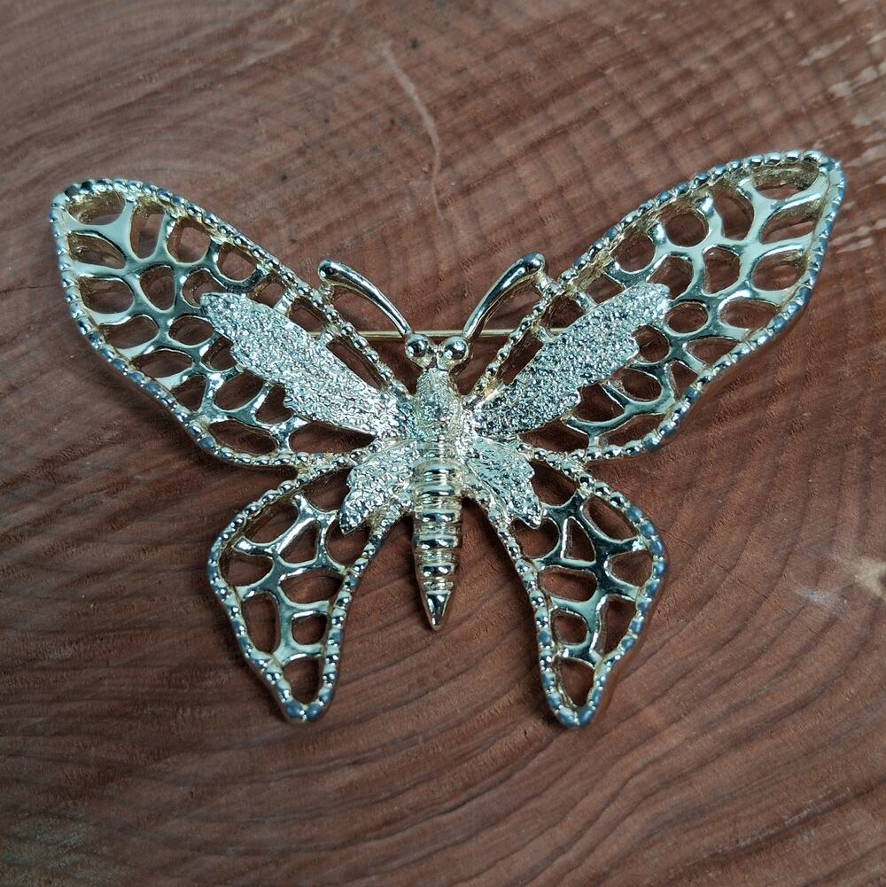 Sarah Coventry‎ Butterfly Pin Brooch Gold Tone Filigree Figural